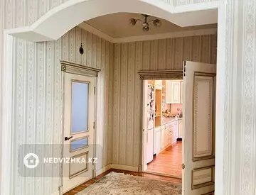 5-комнатный дом, 8 соток, 300 м², на длительный срок