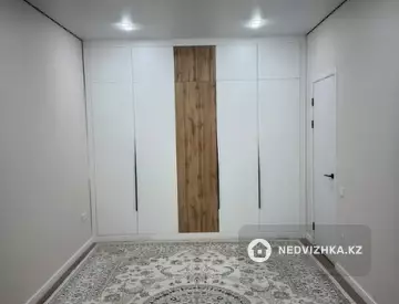 1-комнатная квартира, этаж 10 из 12, 38 м²