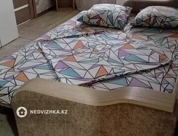 1-комнатная квартира, этаж 4 из 5, 37 м², посуточно