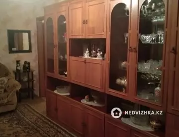 4-комнатная квартира, этаж 4 из 5, 65 м², на длительный срок