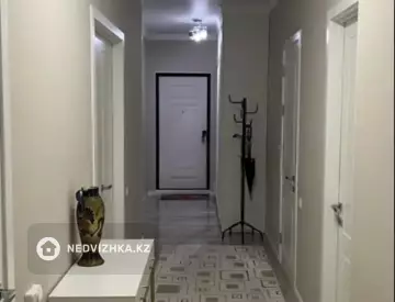 4-комнатная квартира, этаж 2 из 14, 132 м²