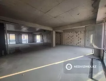 3-комнатная квартира, этаж 2 из 4, 134 м²