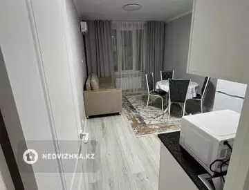 2-комнатная квартира, этаж 8 из 10, 40 м², на длительный срок