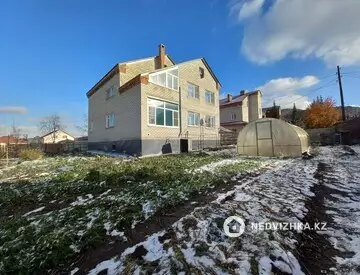 4-комнатный дом, 10 соток, 380 м²