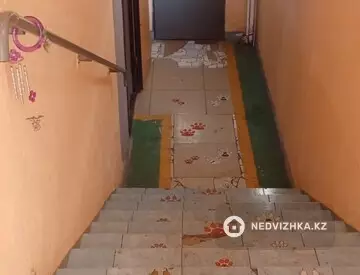 Офисное помещение, этаж 1 из 5, в жилом доме, 14 м²