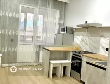 3-комнатная квартира, этаж 4 из 19, 76 м²