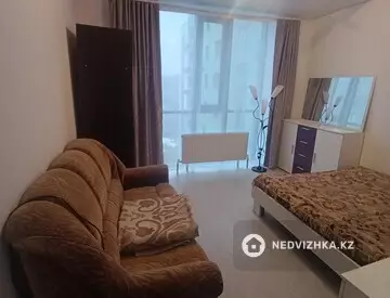 3-комнатная квартира, этаж 7 из 9, 64 м², на длительный срок