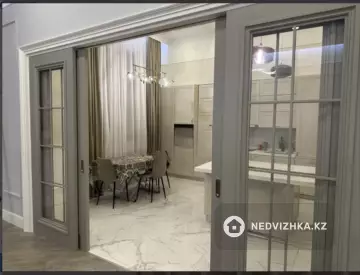 4-комнатная квартира, этаж 31 из 33, 183 м²