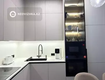 3-комнатная квартира, этаж 13 из 18, 84 м²