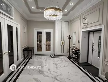 7-комнатный дом, 9 соток, 290 м²