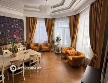 7-комнатный дом, 9 соток, 290 м²