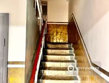 3-комнатная квартира, этаж 4 из 10, 85 м²