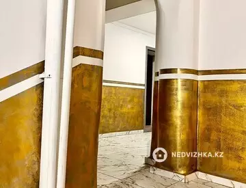 3-комнатная квартира, этаж 4 из 10, 85 м²