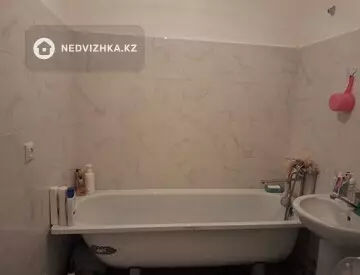 2-комнатная квартира, этаж 4 из 5, 3 м², на длительный срок