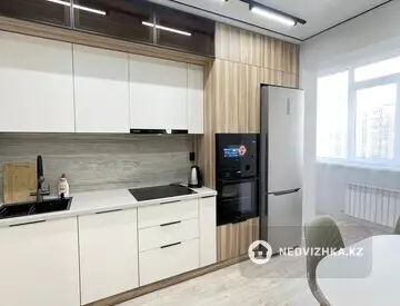 2-комнатная квартира, этаж 8 из 17, 60 м², на длительный срок