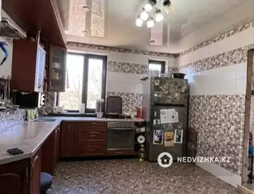 5-комнатный дом, 9 соток, 250 м²
