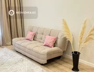 2-комнатная квартира, этаж 8 из 12, 38 м²