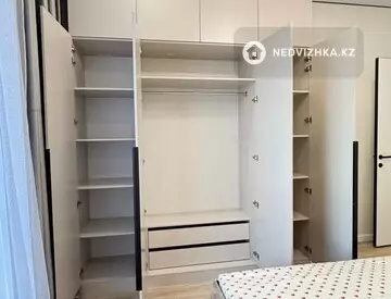 2-комнатная квартира, этаж 8 из 12, 38 м²