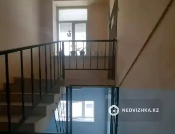 Офисное помещение, этаж 1 из 11, в жилом доме, 55 м²