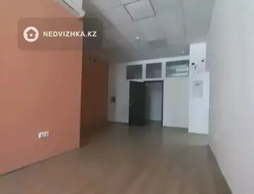 Офисное помещение, этаж 1 из 11, в жилом доме, 55 м²