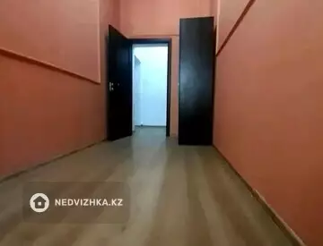 Офисное помещение, этаж 1 из 11, в жилом доме, 55 м²