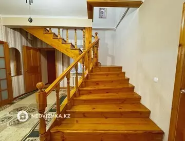 8-комнатный дом, 13 соток, 280 м²