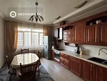 3-комнатная квартира, этаж 5 из 16, 118 м², посуточно