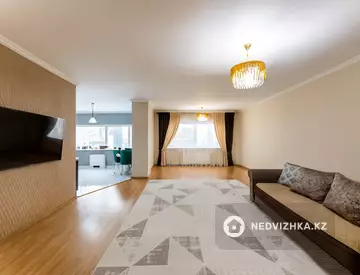 3-комнатная квартира, этаж 8 из 33, 131 м²