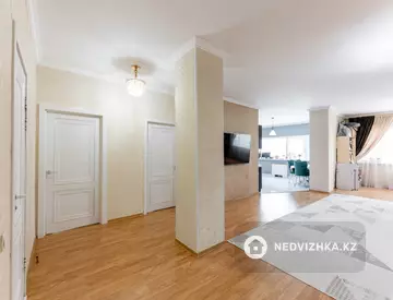 3-комнатная квартира, этаж 8 из 33, 131 м²