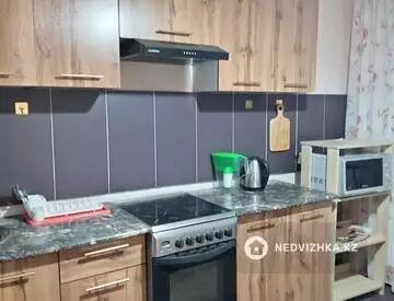 1-комнатная квартира, этаж 8 из 12, 38 м², на длительный срок