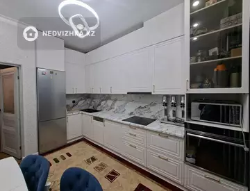 3-комнатная квартира, этаж 1 из 10, 78 м²