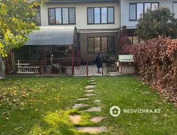 5-комнатная квартира, этаж 1 из 3, 324 м²