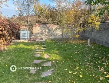 5-комнатная квартира, этаж 1 из 3, 324 м²