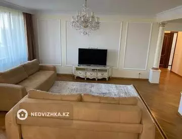 3-комнатная квартира, этаж 4 из 9, 160 м², На длительный срок