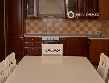 3-комнатная квартира, этаж 4 из 9, 160 м², На длительный срок