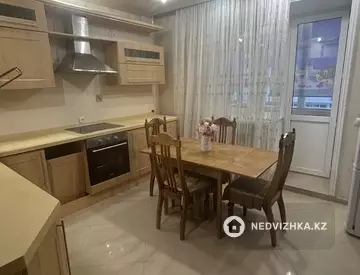 3-комнатная квартира, этаж 3 из 12, 100 м², на длительный срок