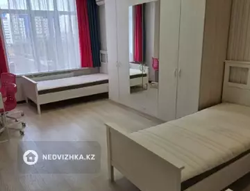 3-комнатная квартира, этаж 4 из 9, 130 м²