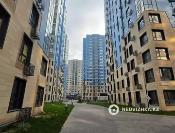 4-комнатная квартира, этаж 16 из 19, 102 м²