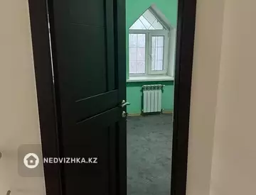 Офисное помещение, этаж 4 из 4, в административном здании, 12 м²