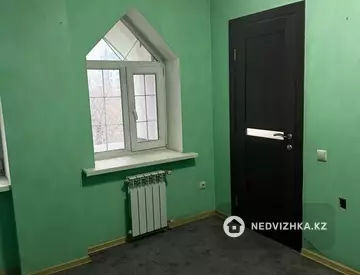 Офисное помещение, этаж 4 из 4, в административном здании, 12 м²