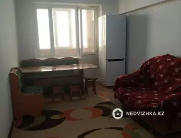 2-комнатная квартира, этаж 3 из 4, 42 м², на длительный срок