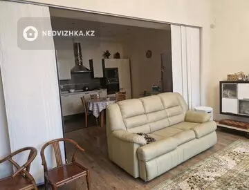 4-комнатная квартира, этаж 1 из 18, 165 м², на длительный срок