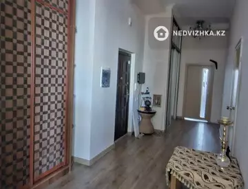 4-комнатная квартира, этаж 1 из 18, 165 м², на длительный срок