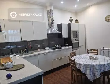 4-комнатная квартира, этаж 1 из 18, 165 м², на длительный срок