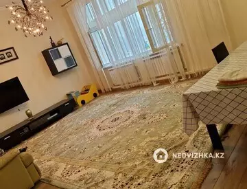 4-комнатная квартира, этаж 1 из 18, 165 м², на длительный срок