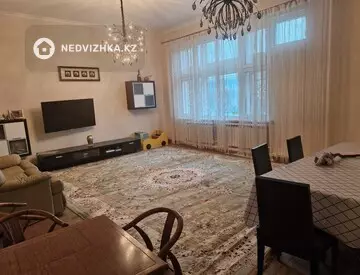 4-комнатная квартира, этаж 1 из 18, 165 м², на длительный срок