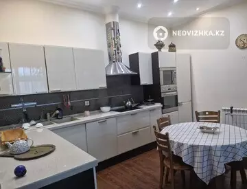 4-комнатная квартира, этаж 1 из 18, 165 м², на длительный срок