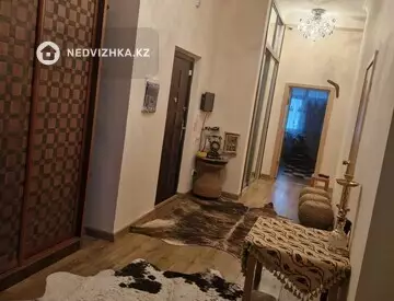 4-комнатная квартира, этаж 1 из 18, 165 м², на длительный срок