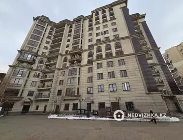5-комнатная квартира, этаж 11 из 13, 256 м²