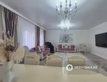 4-комнатная квартира, этаж 1 из 5, 198 м²